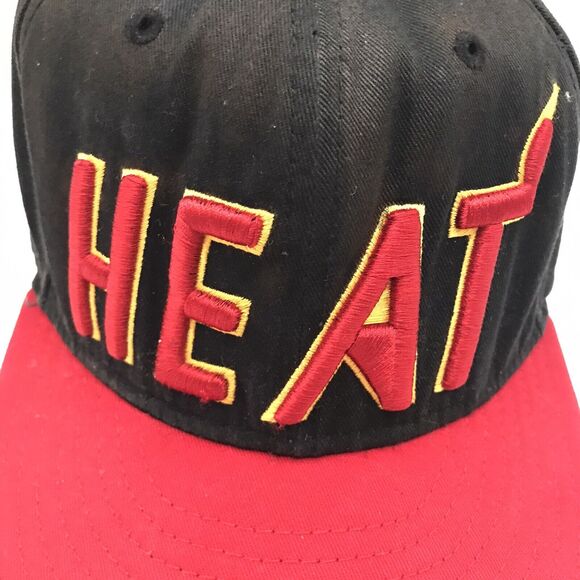 Miami Heat NBA Ball Cap 9Fifty Hardwood Classics 3D Logo  Black Red SnapBack Hat - Picture 3 of 13